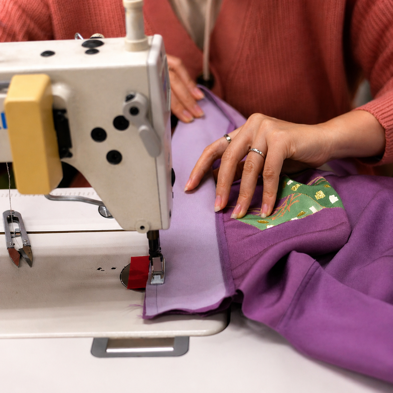 Sewing each shirt while aligning the kimono artwork